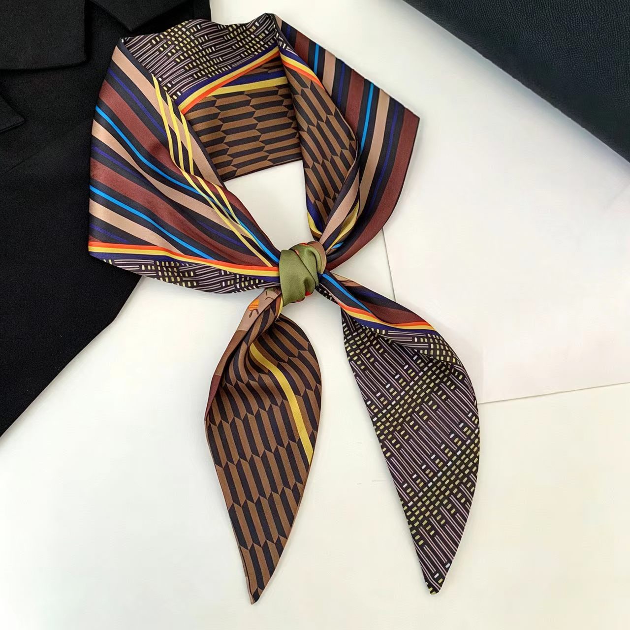 Ribbon Wired Satin - Роскошный шелковый шарф с принтом и
